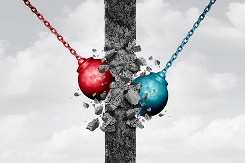 跟不上節(jié)奏的出口電商，或?qū)⒈惶蕴? /></span></div>
<p><strong>▌中小出口企業(yè)面臨新生態(tài)的四個屬性</strong></p>
<p>也許在電商崛起的過程中，不少企業(yè)會覺得只要在電商平臺上開店，就跟上了時代的潮流，就會迎接紅利。</p>
<p>然而，黃輝認為，其實這幾年中國制造的一些中小企業(yè)在電商領(lǐng)域的日子并沒有想象中過的那么美好，因為這些企業(yè)需要面臨的是一個真正商業(yè)模式和業(yè)務(wù)模式上的轉(zhuǎn)型，這是讓中小出口企業(yè)們比較糾結(jié)痛苦的。</p>
<p>在他看來，在出口電商的催化作用下，整個出口中小企業(yè)的業(yè)務(wù)模式正面臨四個升級。</p>
<p><strong>第一、輕定制</strong></p>
<p>因為全球電子商務(wù)化正激發(fā)消費者對個性化需求滿足的一種欲望。所以全球傳統(tǒng)的外貿(mào)訂單也正慢慢地碎片化、小訂單化和柔性化。</p>
<p>因此，在過去外貿(mào)企業(yè)做的是大批量定制化產(chǎn)品，一個訂單出去就一兩個柜，現(xiàn)在卻是兩千、三千或者一萬美金的訂單。在這個情況下，出口企業(yè)開始從定制化的模式變成輕定制的模式。</p>
<p><strong>第二、新品牌</strong></p>
<p>由于買家的購買越來越碎片化，所以消費者會更愿意接受一些相匹配，這是互聯(lián)網(wǎng)的特色。而互聯(lián)網(wǎng)的輕品牌跟傳統(tǒng)的品牌是不一樣的。傳統(tǒng)品牌要到處做&ldquo;硬廣&rdquo;(在報紙等專門宣傳產(chǎn)品的純廣告)。與其想對應(yīng)，像&ldquo;淘品牌&rdquo;這種互聯(lián)網(wǎng)發(fā)展起來輕品牌更多是文化的溝通、人格的魅力以及一些專業(yè)的交流。</p>
<p><strong>第三、S2B模式崛起</strong></p>
<p>在輕品牌這種更多文化因素的品牌形態(tài)出現(xiàn)后，就會產(chǎn)生一個社會分工現(xiàn)象，S2B模式就崛起了。S2B的全稱是Supplychain platform To  Business，S指大的供應(yīng)鏈平臺，會大幅度提升供應(yīng)端效率。B是生長在供應(yīng)平臺上的物種，可能是一位網(wǎng)紅，也可能是一位設(shè)計師。這意味著會有很多綜合性供應(yīng)品牌出現(xiàn)。</p>
<p>這種形態(tài)的出現(xiàn)主要是因為中國出口經(jīng)濟有個產(chǎn)業(yè)帶現(xiàn)象。即當一個地區(qū)，比如假發(fā)為重點產(chǎn)業(yè)的許昌，在出現(xiàn)一個智能化供應(yīng)平臺以后很多業(yè)態(tài)會蓬勃發(fā)展，以此來更快速以及更廣泛地滿足買家個性化、柔性化定制需求。</p>
<p><strong>第四、未來C2B模式的流行</strong></p>
<p>在未來，出口電商某些行業(yè)將會演變出C2B的模式。C2B模式，全稱為Consumer to  Business，即消費者到企業(yè)的定制模式。這種C2B業(yè)務(wù)場景在國內(nèi)會更多，在跨境電商上也可能出現(xiàn)一小部分業(yè)態(tài)的C2B。而針對那些非常專業(yè)的一些特殊需求的C2B模式，比如通過大數(shù)據(jù)模式給不同群體定制的服裝、生活用品等，可能會通過S2B的方式過渡一段時間才會演變成C2B模式。</p>
<p><strong>▌出口電商的點、面、線、體</strong></p>
<p>那么，在新生態(tài)形成的過程中，跨境電商的各部分是如何進行分工協(xié)作，跟過去的模式會有何不同?了解這些，可能才能更好在生態(tài)中扮演好自己的角色。</p>
<p>對此，黃輝把出口電商的生態(tài)劃分為點、面、線、體等模塊。</p>
<p>1、點指的是各種專業(yè)的服務(wù)商。比如專業(yè)的物流服務(wù)商、海外倉、供應(yīng)鏈金融服務(wù)等，在這些專業(yè)點上面，企業(yè)主要提供的是專業(yè)的服務(wù)能力。相類比就好比中國的淘寶，本身是一個很大的生態(tài)電商體系，里面有淘女郎、拍攝公司、廣告公司，這些定制化服務(wù)的公司成為&ldquo;點&rdquo;。</p>
<p>2、線指的是平臺上的商家。即哪些可以把各個&ldquo;點&rdquo;(指服務(wù)商)整合起來的中小企業(yè)。這些商家會把自身獨特的一些競爭力，包括產(chǎn)品的設(shè)計能力，產(chǎn)品售后服務(wù)能力集約起來。</p>
<p>3、面指的是類似阿里這種電商平臺。電商平臺主要是把點和線結(jié)合起來，進行大數(shù)據(jù)的服務(wù)。通過進行算法的重構(gòu)可以把美國環(huán)節(jié)進行重構(gòu)。</p>
<p>4、體指的是產(chǎn)業(yè)帶或者經(jīng)濟體。比如浙江慈溪很久前就開始做飲水機，在一開始只做內(nèi)銷和國際貿(mào)易，利潤很低。但這幾年這個行業(yè)升級卻非?？?，從一個只做飲水機的地區(qū)，開始涉及飲水桶塑料模具開發(fā)和制造，然后在升級為全球比較大的凈化器整體產(chǎn)業(yè)帶技術(shù)。</p>
<p>&ldquo;今天如果一個海外買家到慈溪，只需要腦袋有個構(gòu)圖就可以，還真不需要一個圖紙。比如說明大概需要什么產(chǎn)品，要用到哪個國家，水質(zhì)要求怎么樣，審美觀怎么樣，氣候條件怎么樣，這里的企業(yè)可以保證不出一個星期就能給你一個比較滿意的產(chǎn)品。這就是一個產(chǎn)業(yè)帶的作用價值。&rdquo;黃輝如此說道。</p>
<p>黃輝表示，在整個跨境電商生態(tài)里面的分工和協(xié)同分配是非常有意思的。就好比做線頭的去做線頭，做插線開關(guān)的其做插線開關(guān)，做PC端的做PC端，點、線、面進行整合，才能共同服務(wù)好海外的買家。</p>
<p>&ldquo;當然，這里也會涉及政府所定立的規(guī)則，也有有相應(yīng)的市場規(guī)則建立一些信用體系和金融體系保障買賣雙方的交易安全。這就是出口電商點、線、面和經(jīng)濟體的邏輯理解。&rdquo;黃輝說道。</p>
<p><strong>▌&ldquo;面&rdquo;如何進行演變?</strong></p>
<p>從點、線、面、體的分工看來，作為電商平臺的&ldquo;面&rdquo;在當中的作用是不可替代的。作為&ldquo;面&rdquo;的阿里巴巴又是如何隨著跨境電商的迅速發(fā)展而進行演變的呢?</p>
<p>黃輝指出，在跨境B2B電商模式下，中小企業(yè)需要實現(xiàn)的是貿(mào)易、產(chǎn)品、設(shè)計能力、制造能力以及團隊的在線化。</p>
<p>而對于一個平臺而言，第一步最需要解決的是保證買賣雙方的交易撮合，讓平臺擁有商流。第二步就是實現(xiàn)互聯(lián)網(wǎng)產(chǎn)品化。黃輝指出，互聯(lián)網(wǎng)產(chǎn)品化對于阿里這類電商平臺來說，包括提供大數(shù)據(jù)能力以及提供互聯(lián)網(wǎng)的一站式服務(wù)。</p>
<p>&ldquo;在這個方面，阿里巴巴其實不是一家電子商務(wù)公司，而是電子商務(wù)的基礎(chǔ)建設(shè)者，是一家大數(shù)據(jù)公司。阿里希望通過各種各樣的大數(shù)據(jù)算法和賦能，通過云的技術(shù)服務(wù)，讓每個貿(mào)易環(huán)境里面的效率更加優(yōu)化，重構(gòu)其工作方式。&rdquo;黃輝說道。</p>
<p>因此，從國際B2B的角度來看，黃輝認為第一個環(huán)節(jié)就是交易，即交易的撮合。其次是交易的安全和擔保。最后的環(huán)節(jié)就是交付。</p>
<p>而生意的交付涉及到物流、后端的通關(guān)、商檢、外匯、稅務(wù)等一系列服務(wù)，這個對很多中小企業(yè)要去實現(xiàn)一攬子服務(wù)和能力升級，是有難度的。因此，作為阿里這里平臺方必須要邀請合作第三方大晚上進入平臺來，為中小企業(yè)進行服務(wù)。</p>
<p>&ldquo;因此，整個阿里出口B2B邏輯上，阿里的要幫助客戶完成的是產(chǎn)品服務(wù)在線化。阿里本身聯(lián)合第三方服務(wù)商把自己的服務(wù)進行產(chǎn)品互聯(lián)網(wǎng)化和在線化。而阿里在底層則會用大數(shù)據(jù)算法優(yōu)化各個環(huán)節(jié)效率，包括通關(guān)環(huán)節(jié)、交易環(huán)節(jié)、金融環(huán)節(jié)、物流環(huán)節(jié)，給各個環(huán)節(jié)的效率提供更有力的支撐。&rdquo;黃輝如此說道。</p>
<p style=